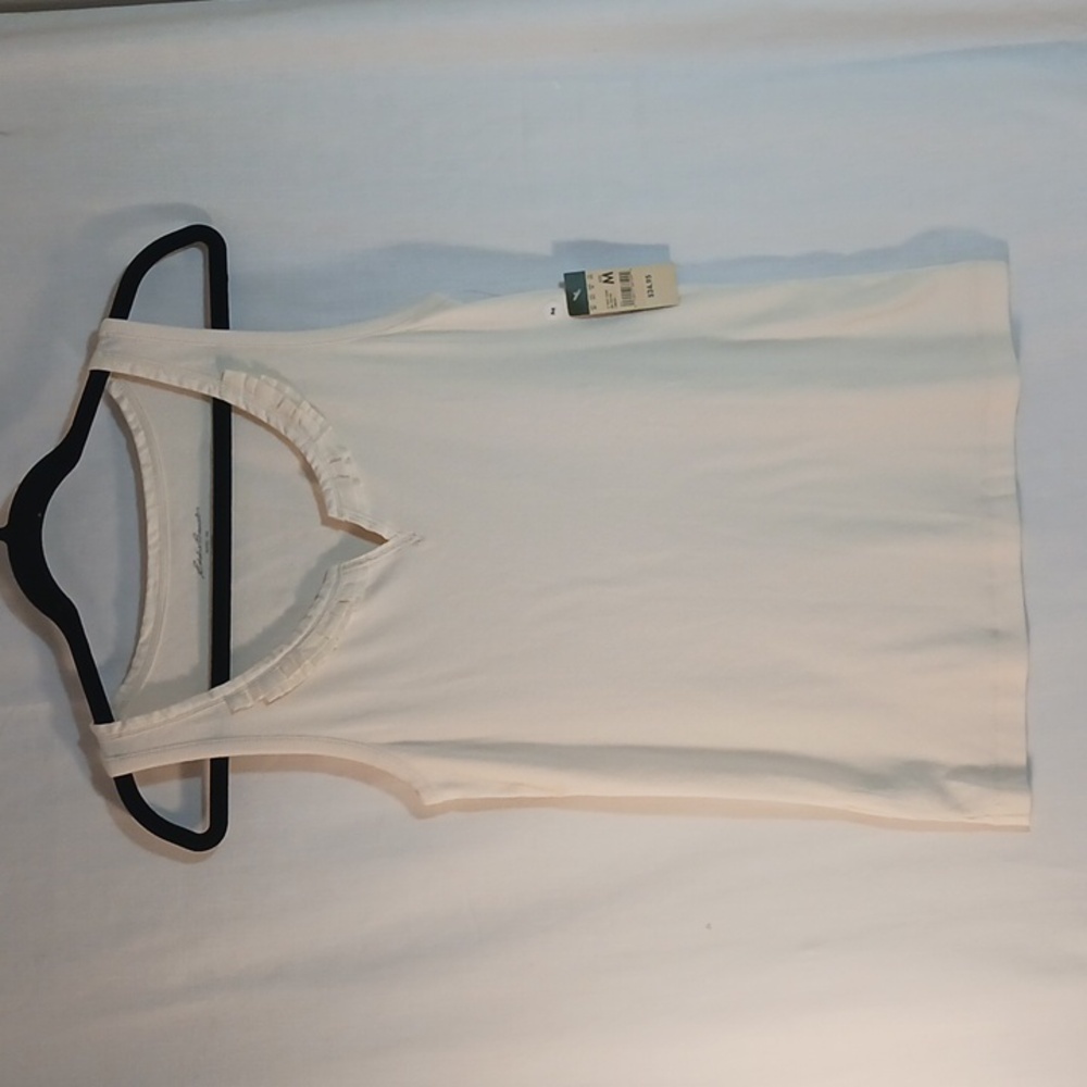💥NWT Eddie Bauer Sz M  cream v neck, sleeveless summer Tee